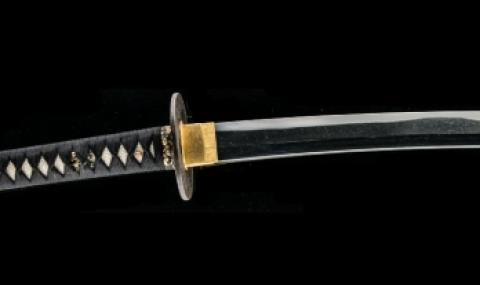 Плевенчанин плаши полицаи със самурайски меч - 1