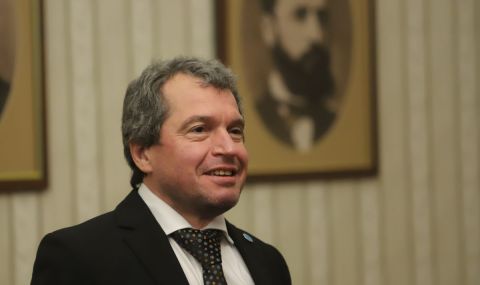 Тошко Йорданов: С изненадващо 4-минутно заседание поискаха удължаване на срока за бюджета - 1