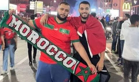   Нападател на Левски празнува успеха на Мароко по улиците на Маракеш - 1