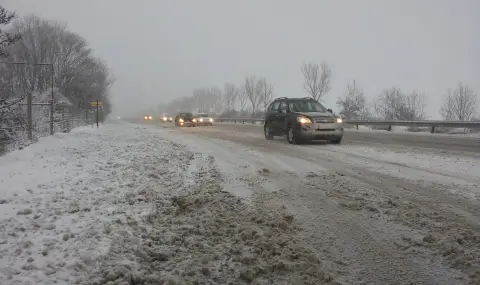 Катастрофа на АМ "Тракия" затруднява движението - 1