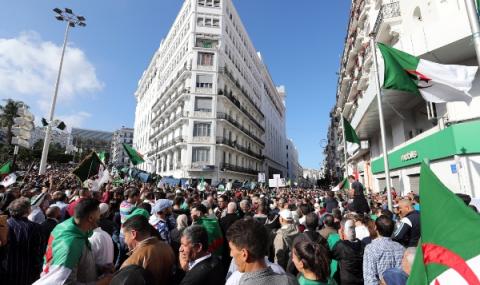 Огромен протест в Алжир - 1