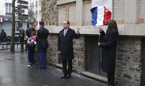 Париж почита жертвите на атентатите (снимки) - 1