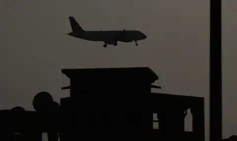 Първи кадри от ударите с дрон по летището в Дубай (ВИДЕО)