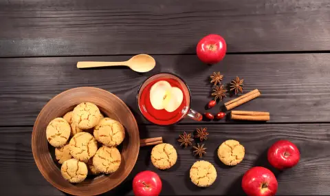 Рецепта на деня: Напукани коледни сладки с ябълково брашно - 1