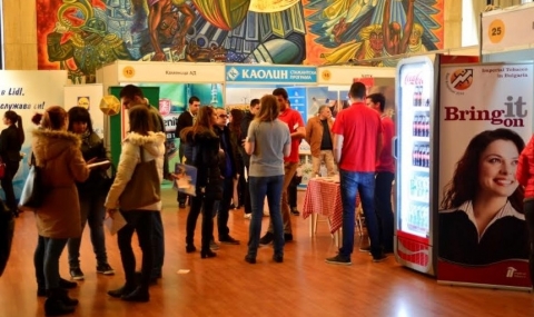 В София над 130 компании предлагат работа за младежи - 1