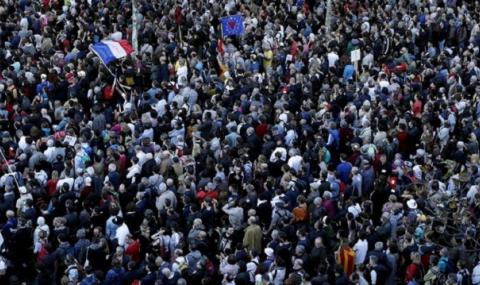 Хиляди се събраха на протест срещу полицейското насилие в Париж - 1