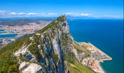 Сблъсък на танкер с кораб край Гибралтар, опасност от петролен разлив - 1