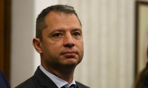 Делян Добрев за Асен Василев: Взема само леви завои - 1