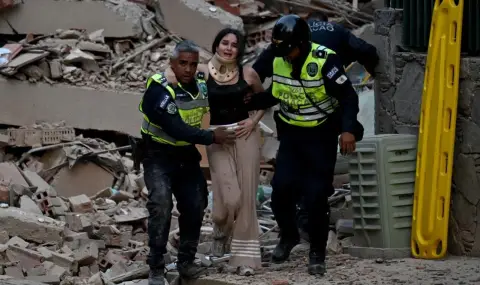 Devastating earthquakes in Venezuela: Powerful earthquakes of 7.2 and 7.5 on the Richter scale collapsed buildings in Ca - 1