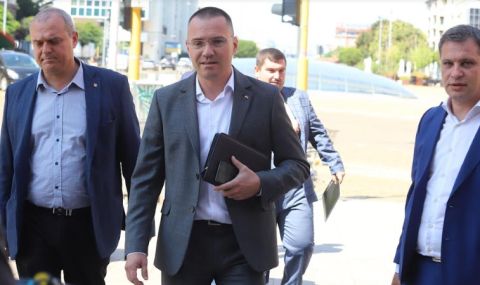 ВМРО поискаха от Радев да наложи вето на недоразумението „интимна връзка – 60 дни“ - 1