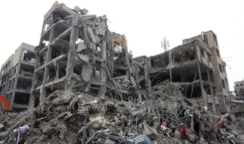 Бомбардировките няма да свалят режима, казват ирански дисиденти - 1