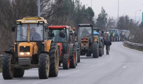 Фермери блокираха магистрала в Гърция - 1