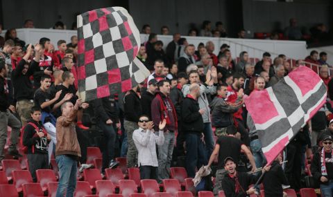 Локо София подкрепи подписка за ремонт на своя стадион - 1