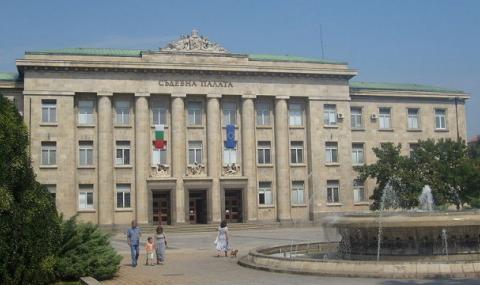 Сигнал за бомба затвори съдебната палата във Варна - 1