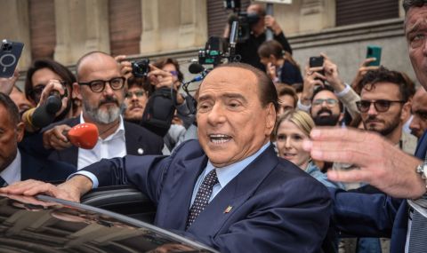 Какво пишат днес първите страници на италианските вестници за Берлускони? - 1