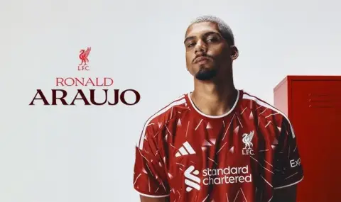 Official: Liverpool sign Ronald Araujo! - 1