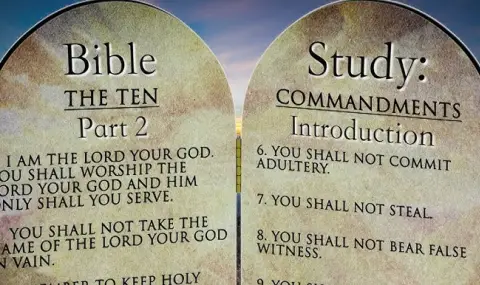 They display the Ten Commandments of God in all classrooms in Louisiana ...