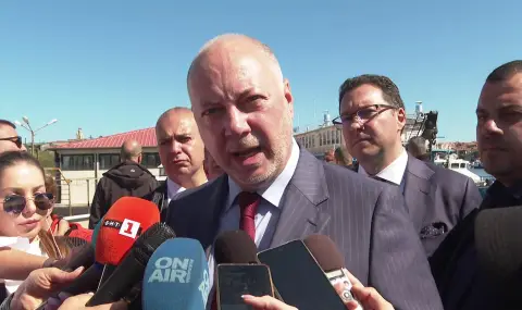 Премиерът Желязков обеща: Няма да посягаме на домашните ракия и вино. Това е изконен бит на българина - 1