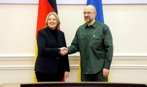 Председателят на германския парламент пристигна днес в Киев  - 1