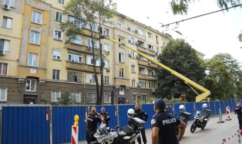 The cutting of trees on Opalchenska Street has started. There is an increased police presence - 1