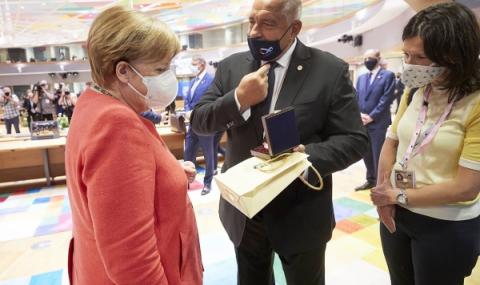 Какво подари Борисов на Меркел - 1