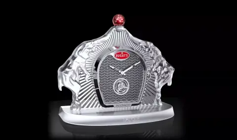 На цената на малък апартамент в София, Bugatti продава настолен часовник - 1