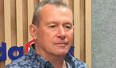 Майкъла захапа Купър и Нога: Единият беше на плаж, другият е тук да разгледа София - 1