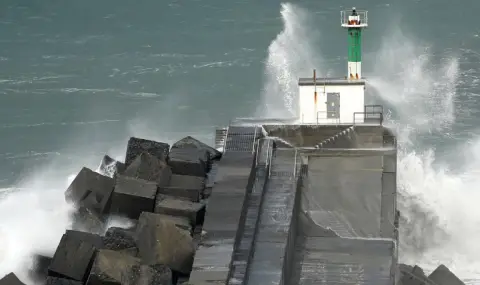 Евакуация в Испания заради бурята "Леонардо" - 1