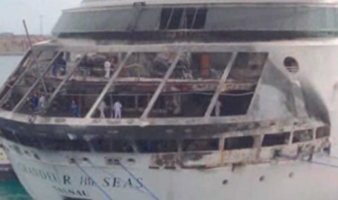 Пожар на борда на круизен кораб евакуира над 2200 пътници - 1