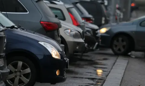 Срамната история с картите за безплатно паркиране в София - 1