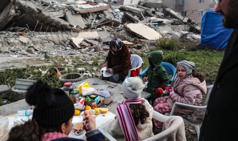 Турция дава кораби за настаняване на 3000 души, останали без подслон след земетресенията  - 1