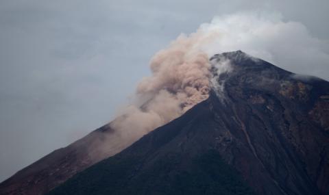 Вулканът Фуего изригна отново - 1