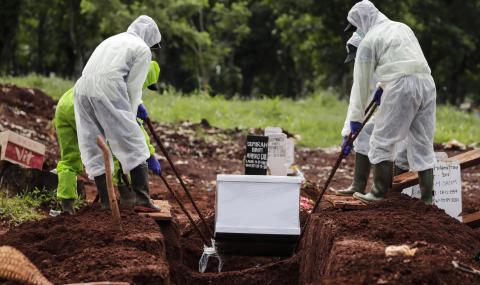 Държава разпореди: Ако не носиш маска, копаеш гробове на починали от COVID-19 - 1