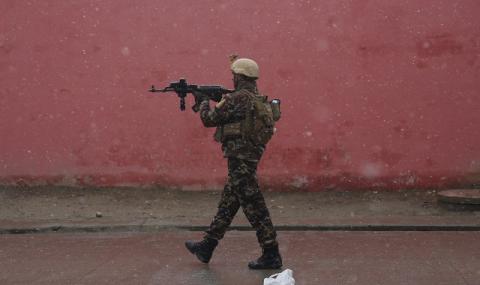 &quot;Ислямска държава&quot; окървави Кабул (СНИМКИ) - 1