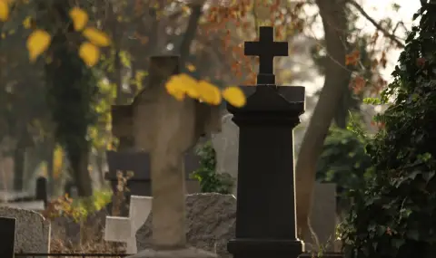 Гробари рекетират близки на починали в София - 1