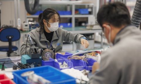 Китай се сблъсква с трудности по пътя към нормализация в момент на рязко увеличение на новите случаи на коронавирус - 1
