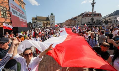 В Полша се очертава опозицията да дойде на власт въпреки първото място на "Право и справедливост" на изборите - 1