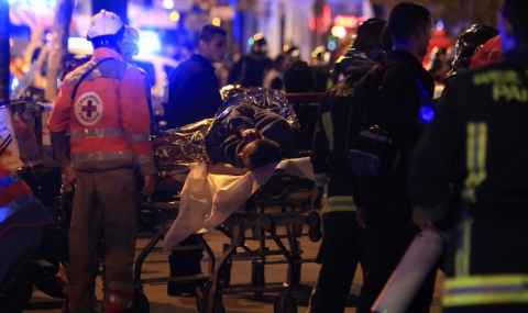 Светът с повишени мерки за сигурност след атентатите в Париж - 1