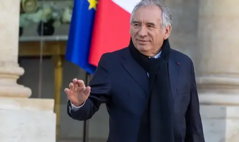 Франция отново остана без министър-председател! Франсоа Байру официално подаде оставка - 1