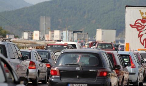 Огромни задръствания блокираха София и гранични пунктове - 1