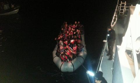 Български кораб спаси 120 мигранти - 1