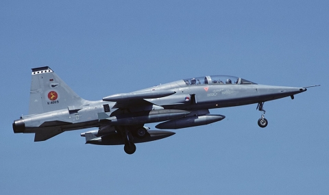 Швейцарски изтребител Ф-5 се разби в Холандия - 1