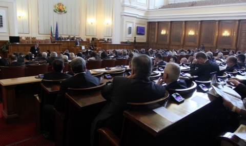 Парламентът осъди единодушно терористичния акт в Бургас - 1