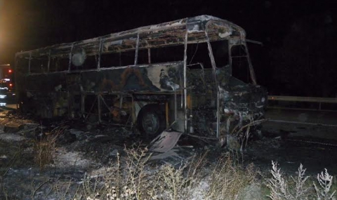 Пожар унищожи автобус - 1