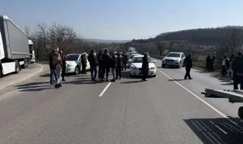 Протест блокира международното шосе Е-79