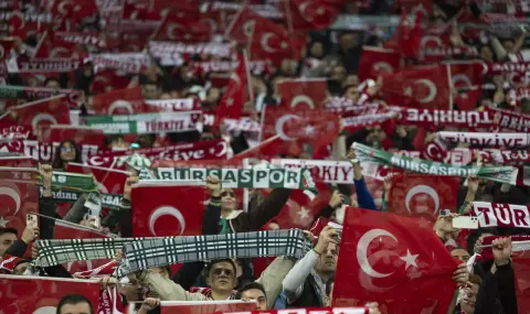 Montella congratulated Bulgaria and said: My friend said it was the first time he had seen such an atmosphere  - 1