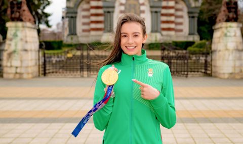 Олимпийската шампионка по художествена гимнастика Мадлен Радуканова очаква дете - 1