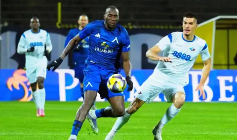 Мустафа Сангаре цъфна на интересно място - 1