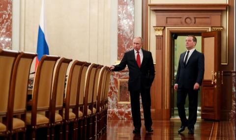 The Times: Медведев павира пътя на Путин към вечна власт - 1