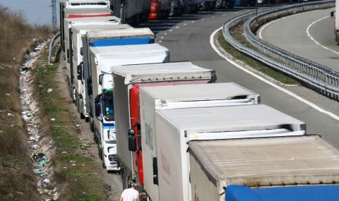 Сагата продължава! Превозвачи вадят 3000 камиона на протест - 1